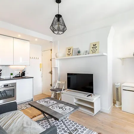 Guestready - Sejour Agreable Au 18e. باريس